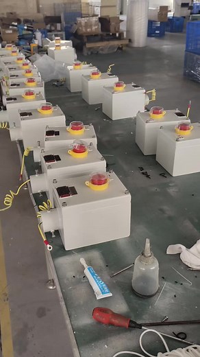 This is an explosion-proof operating column, which is customized according to the customer's drawings.Designed to protect the switch fromThe interference of harmful gas and corrosive substances ensures the safety of the switch.Welcome to contact.whatsapp 86 188 7160 4801 #serviceindustry #safety#ledlights #lighting