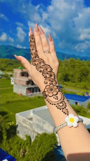 simple and easy mehndi design back hand