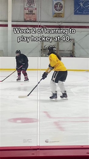 Week 2 of 10 learning to play hockey. Focusing on stops and turns this week. Left side is feeling stronger than last week but lots of room for improvement. If you’re thinking about starting to try something new, highly recommend! #hockeymom #learntoplay #midlifeadventures #hockey