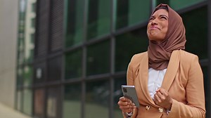 Muslim Businesswoman Wearing Hijab Standing Outside Modern Office Getting Good News About Job Offer Or Promotion On Mobile Phone 6 | 免費 影片庫