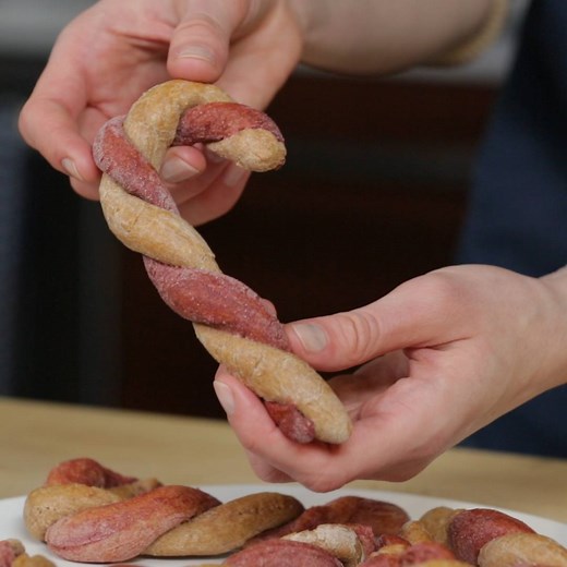 Here's the perfect stocking-stuffer for your pup! Today on Pet Parent Life Hacks, we're making homemade candy canes for all the deserving dogs out there who’ve been SO GOOD all year long. 🐶 🎄 | The Pack by The Dodo