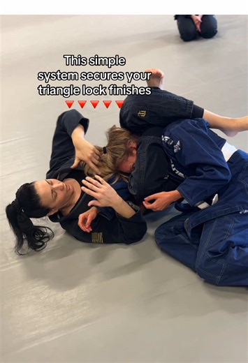 Triangle lock finishes 🔻🔻🔻🔻🔻🔻🔻🔻 #system #triangle #attacks #finishes #lockedandloadedbaby @Styled By Mallory