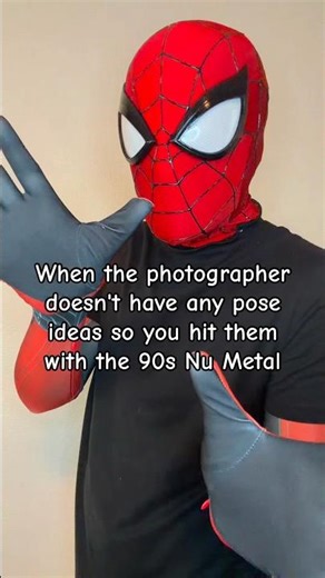 I don't know how to pose for cosplay photographers...