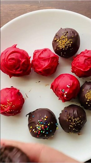 Oreo Cake Balls | 3 ingredients and no bake dessert