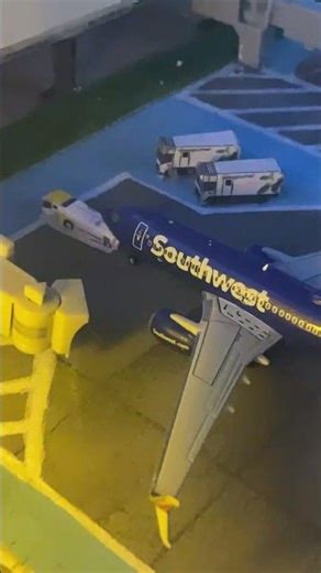 United 767 Landing At My NEW MODEL AIRPORT!!! 🎉 ￼#plen #modelairport #geminijets #aviation