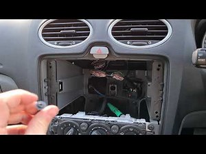 Guide to replacing the air conditioning controls of the Ford Focus.
