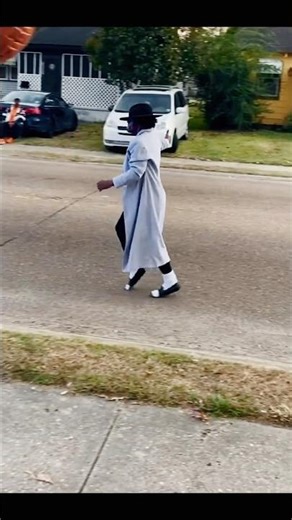 This Moonwalk Looks IMPOSSIBLE 😳🕺