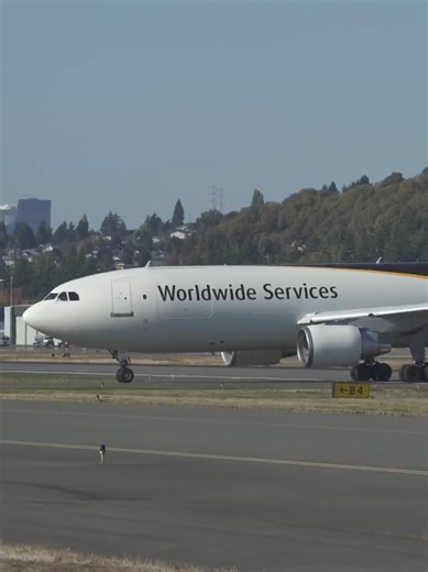 Airbus A300 Landing & Takeoff at Boeing Field