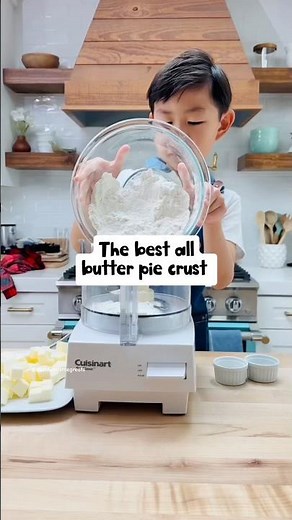 The BEST all butter pie crust recipe! 🥧 so flaky and good! #piecrust #dashbakesthegreats #pie