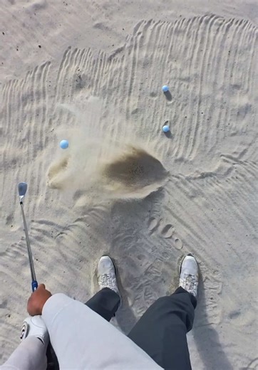 Tips for Hitting Out of Bunkers in Golf