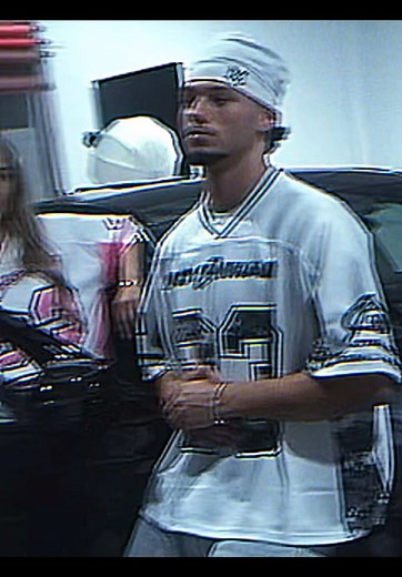 90s Streetwear: Embrace the Retro Vibe