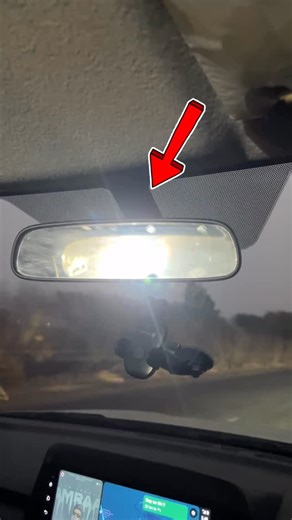 For cars that don’t come with auto-dimming IRVM, here’s a super simple and underrated hack that many people don’t even know about. If your car has a manual IRVM, look closely — there’s a small plastic knob or lever given at the bottom/back of the mirror. This knob is not just for show. Whenever a car behind you is driving on high beam and not bothering to switch to low beam, instead of getting blinded, just pull that knob. The mirror instantly switches to night mode. The reflection becomes darke