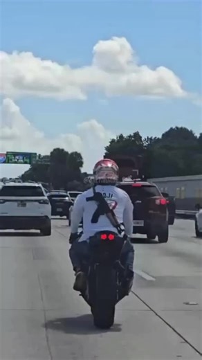 13K views · 1K reactions | entró en vigor la ley que quita el requisito de permiso para portar armas de fuego en el estado.  Desde ahora, cualquier ciudadano mayor de 21 años que cumpla con los requisitos federales puede llevar un arma de manera oculta sin necesidad de licencia.  Una medida que abre debate entre seguridad, derechos y riesgos en la comunidad. #Florida #Armas #Noticias #Seguridad #Leyes | Jorge Viera | Facebook