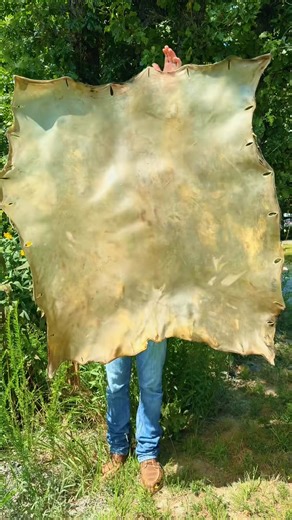 Beginning the braiding process for a rawhide Reata or riata #leatherc...-000 | Scottgorera whide