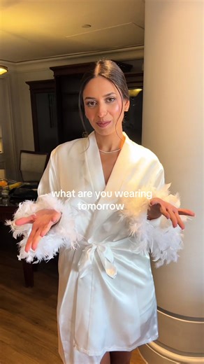 Beautiful Wedding Moments: Maid of Honor and Bride