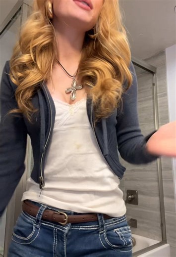 Low Rise Jeans Outfit Ideas for a Chic Look