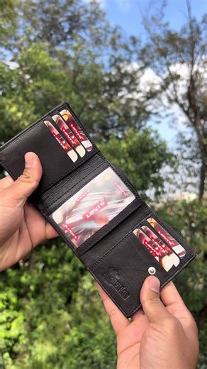 Stylish Two-Tone Foldable Wallet for Daily Use