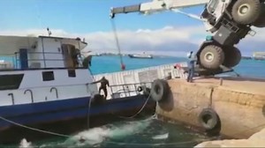 Watch the moment a diesel barge tips over and sinks in the Galapagos