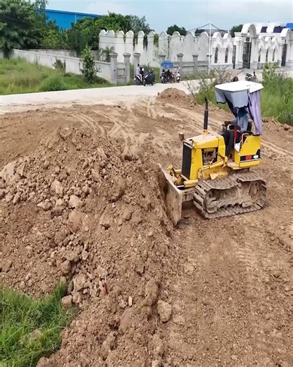 3.5K views · 41 reactions | Best Teamwork!!! Bulldozer Operator Work Skills: Pushing Soil into Lowlands and Dump Trucks Take Turns Unloading Soil | Bulldozer Operator | Facebook