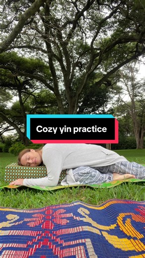 Your sign to slow down 🤍 This cozy yin yoga sequence uses a bolster to support deep rest, gentle stretching, and nervous system regulation. Save this for tonight 🌙 #yinyoga #restorativeyoga #cozyvibes #nervoussystem #selfcarepractice