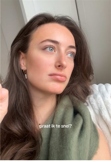 Er is ook een ondertiteling functie die je aan kan zeggen hahahaha #praten #verhaal #meiden #irritant #herkenbaar