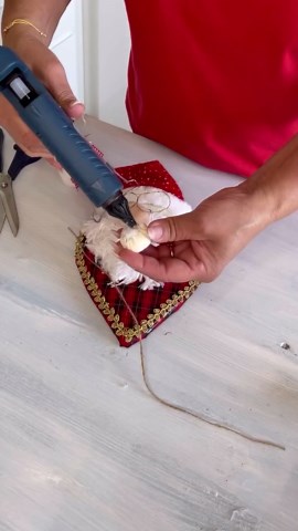 Creativemamy on Instagram: "Ciao ! Natale non è poi così lontano con @mariamancini.creativemamy ! Buon sabato ❤️#creativemamy#diy#howto#tuto#natale"