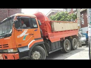 (16-726) 삼성15톤 덤프트럭 후진으로 올라오는 영상