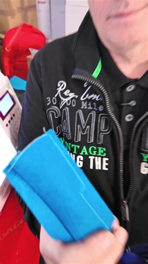 ❗️Deine Nähte sind immer zu weit vom Rand weg? Dann liegt das meist nicht an der Maschine, sondern an einer übersehenen Einstellung. Im neuen YouTube-Video erkläre ich ganz in Ruhe wie du nahe an der Kante nähen kannst, und die Nadelposition richtig einstellst – egal ob mechanische oder elektronische Nähmaschine. Ein simples Detail, das beim Nähen an der Kante, beim Reißverschluss oder bei sauberen Abschlüssen den Unterschied macht. 🎥 YouTube ➡️ „Nähmaschinenprofi Fred Lange“ #naehprofi #fredla