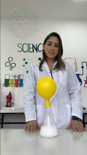 Inflate a Balloon with Science! | Vinegar & Baking Soda Experiment 🎈