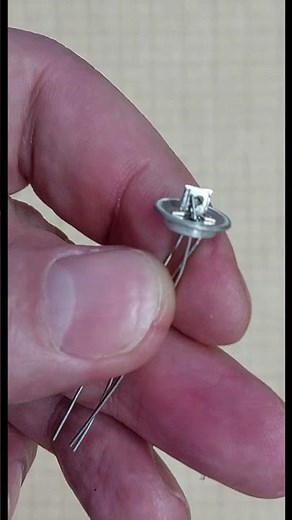 Германиевый транзистор под микроскопом. Secrets Of Germanium Transistors Under The Microscope