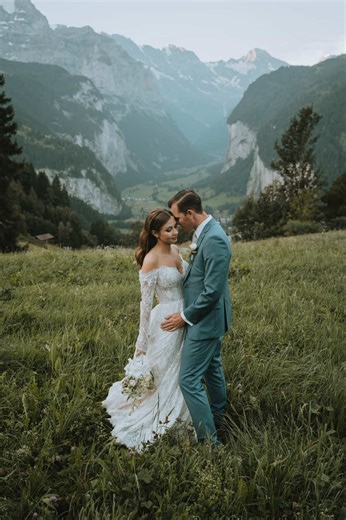 Just ditch all the wedding stress and elope instead! #elopement #elopementwedding #mountainelopement #destinationwedding