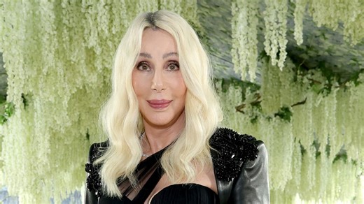 Cher: Ihr Kleid für die Met Gala 2026 ist eine Anspielung auf ihr wohl ikonischstes Naked Dress von 1974