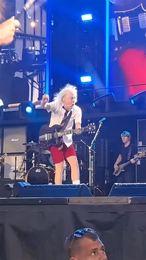 Skilled Musicians on Instagram: "Angus Young going CRAZY! 🤘🏻Message us to purchase a Guaranteed Feature! . . . . #guitarsarebetter #musiciansshowcase #guitars #guitarra #talented #guitarstrings #guitarsdaily #guitar #guitarstagram #skilled_musicians #talentedmusicians #guitarist #music #guitarplayers #musicians #guitarporn #electricguitar #rock #guitarsofinstagram #solo #guitarsdaily #guitarshredding #guitarstraps #noteworthymusicians"