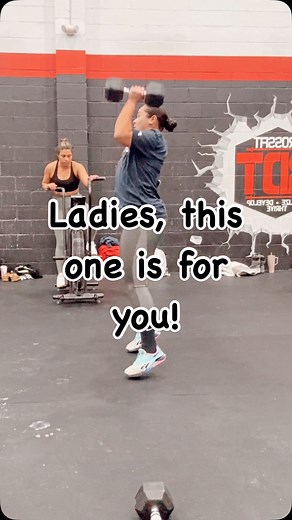 Myths about weightlifting for women 👇🏼 When starting out my fitness journey, I allowed these most common myths hold me back from achieving the body composition I was looking for. Not anymore 😏 There’s a lot of misinformation out there, and it’s time to set the record straight. Most common myths—debunked: “Lifting weights will make me bulky.” ❌ Nope! Women have lower levels of testosterone than men, so building huge muscles isn’t as easy as it seems. Lifting weights will help you get stronger,