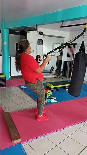 Activité physique adaptée avec un TRX