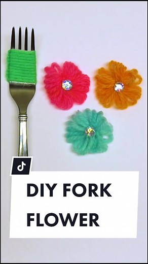 DIY FORK FLOWER YARN Tutorial by Donna & Sarah from Naztazia. #learnontiktok #summerdiy #yarn #flower #tiktokpartner