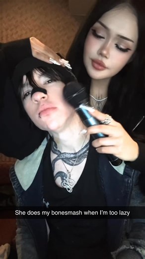 ダル子(Daruko) on Instagram: "Get u a girl that helps w ur bonesmash routine"