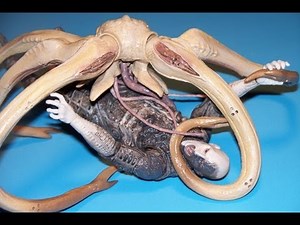 NECA PROMETHEUS TRILOBITE / BATTLE DAMAGED ENGINEER TRU EXCLUSIVE 2 PACK TOY REVIEW