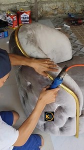 Cara pasang tali hiasan gold sofa agar terlihat rapih How to install gold decorative rope on a sofa so it looks neat #customsofa #diysofa #golddecoratif #sofa | Kursi Sofa Watampone