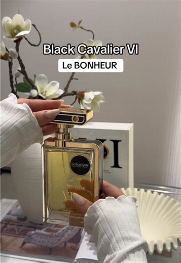 رقَّتْ بوصفِ جمالكِ الأقوال 😴 العطر الجميل بلاك كافالير في اي من #لابونير 🫰#عطر_العيد #عطورات_فاخرة #عطورات #العيد AD @لابونير | Le Bonheur