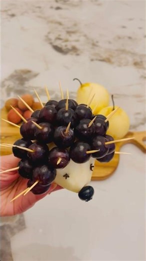 How to make hedgehog with pears?🦔 #subscribe#freshfruit #hearty #children#party#fruitcutting #funny