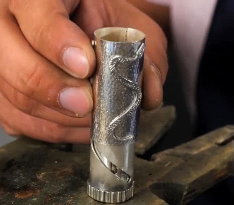 1.2M views · 10K reactions | Metallic glam! Crafting custom lipstick case! | 5-Minute Crafts | Facebook