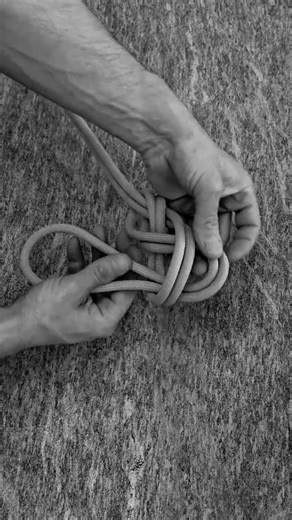 comment faire un noeud de huit gansé double ou "oreille de lapin"