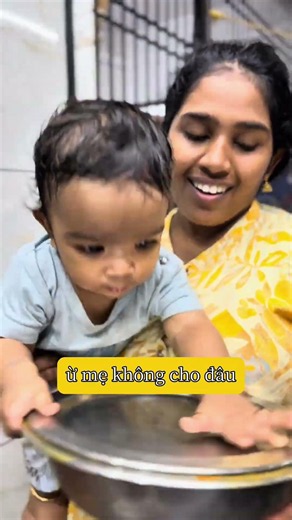 Little boy stops his cat and friends from snacking on the 100 million snakehead fish 🐟🤣
