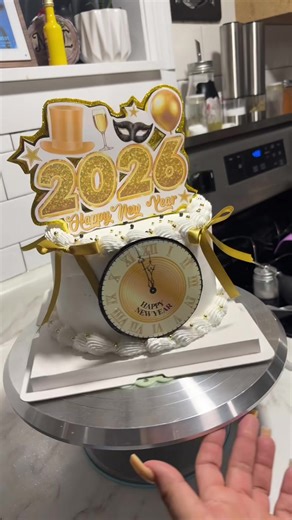 Pastel de 3 leches con decoración de fin de año! #cake #videocake #cakedecorating #cakedesign