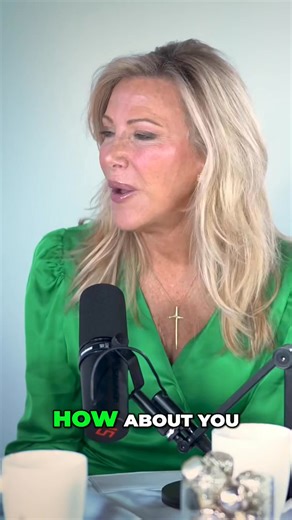 Different faiths. One home. A whole lot of love. A Hanukkah bush, a mother who honored her roots, a father who loved Jesus and a family finding their own way to celebrate. It’s a beautiful reminder that unity doesn’t mean sameness… it means respect, love, and honoring what matters to each other. What traditions did your family create to make the holidays feel like home? 💙 | Tracey Bregman