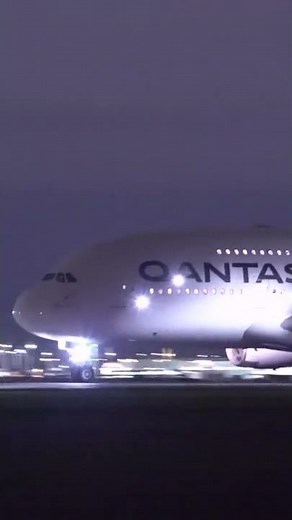 STUNNING A380 Night Take off!