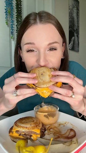 MUKBANG | ASMR | FOOD | 😍 Follow us @t1meeat 📹 Credit shelby.eating Tags: #mukbangeatingshow #raisingcanes #viral #eatwithme #foodie #foodtiktok #foodasmr... | Instagram