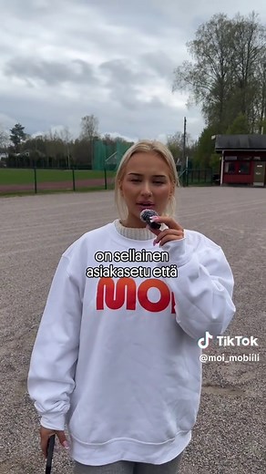 Moi täytti toukokuussa 10v! 🥳 Juhlan kunniaksi Moilta on tullut kokonaan uusi tuotevalikoima ja uusi asiakasetu, jonka myötä voit saada 5G-lisäliittymät 3€/kk/liittymä edullisemmin. ❤️ 👉 Käy tutustumassa moi.fi. #moimobiili #synttärit #liittymä #etu #tiktoksuomi