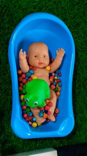 Full of 3 Rainbow BathTubs Candy with M&M's & Magic Slime Cutting